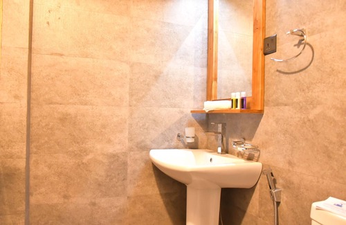 Udawalawa Hotel | Athgira River Camp