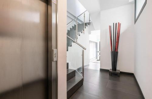 Huerta de Santa Teresa Apartamento | Atico moderno en Nervion con terraza