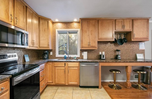 Atlanta Casa | Atlanta 4BR Family Home | King Bed + Yard +FirePit