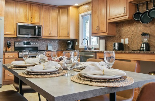 Atlanta Casa | Atlanta 4BR Family Home | King Bed + Yard +FirePit