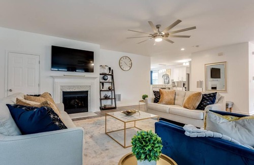 Sylvan Hills Casa | Atlanta Home - Self Check-in Pet Friendly Free Parking