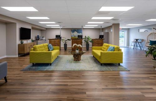 Atlantic Beach Hotel | Atlantic Beach Resort, a Ramada by Wyndham