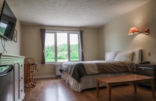 Berry Mills Hotel | Atlantic Motel