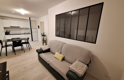 Saint-Jean-d'Angely Apartamento | Attractive, renovated 2-room apartment by the lake