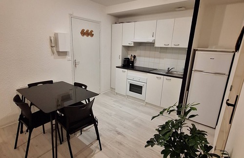 Saint-Jean-d'Angely Apartamento | Attractive, renovated 2-room apartment by the lake