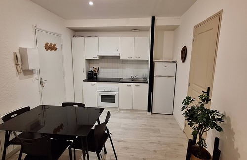 Saint-Jean-d'Angely Apartamento | Attractive, renovated 2-room apartment by the lake