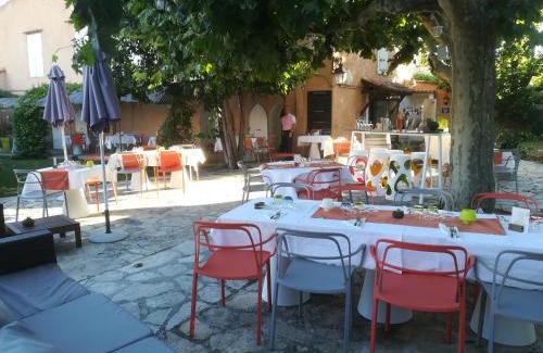 Le Beausset Hotel | Auberge de la Cauquiere