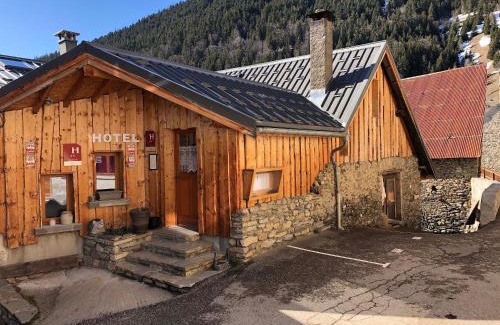 Auris Hotel | Auberge De La Forêt - Hôtel