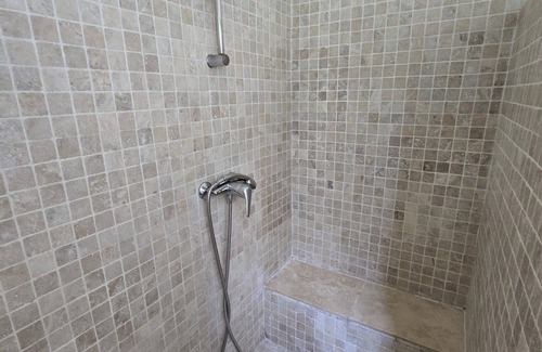 Le Plan-de-Grasse Casa | Auberge Les Arômes