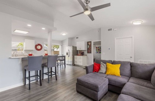 Auburndale Casa | Auburndale Getaway Luxurious Style Open Floorplan