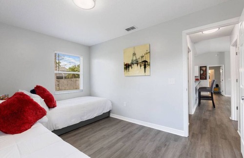 Auburndale Casa | Auburndale Getaway Luxurious Style Open Floorplan