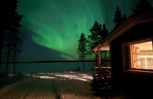 Rovaniemi Chalet De Esquí | Aurora Cottage Otsola - A Cozy Lakefront Wilderness Hideaway, Less Than an Hour from Rovaniemi