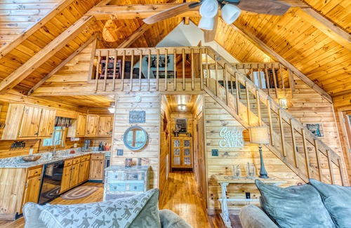 My Mountain Cabina | Authentic Rustic Log Cabin - Fireplace, Fire pit, 2 Acres, Peaceful Outdoors