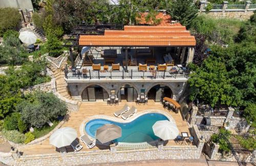 Duhur ash Shuwayr Casa | Authentic Villa with Pool and Garden in Beit Chabeb