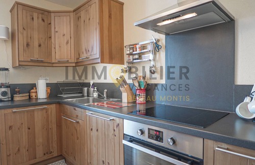 St. Luc Chalet De Esquí | Authentique chalet valaisan en madrier de mélèze sur deux étages pour 7 personnes, récemment rénové.