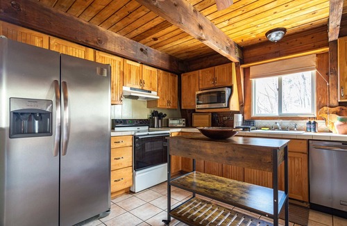 East Stroudsburg Casa | Autumn Heights | Pool | Hot Tub | Game Room | Saun