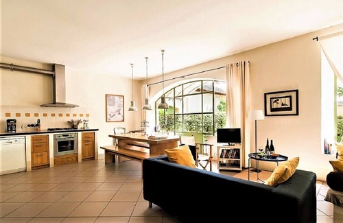 Cairanne Casa | Autumn in Provence, Near Avignon, Luberon, View Mont-Ventoux