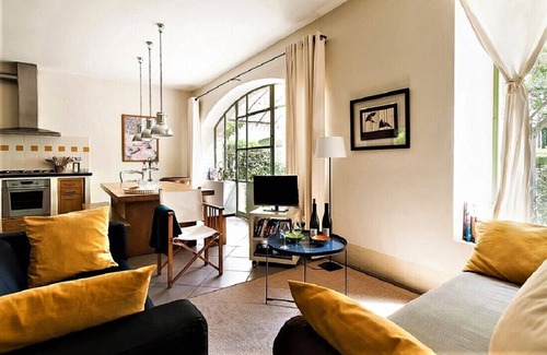 Cairanne Casa | Autumn in Provence, Near Avignon, Luberon, View Mont-Ventoux