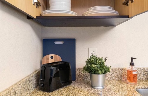 Prairie Village Apartamento | Autumn Seas 1 BR Free parking Wi-Fi and Gym access