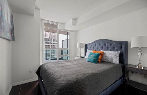 Fort York Apartamento | Autumnaly Whisper 2 BR & DEN in the Heart of the City