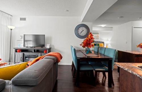 Fort York Apartamento | Autumnaly Whisper 2 BR & DEN in the Heart of the City