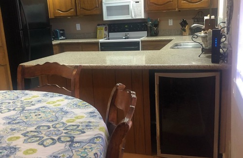 Paradise Valley Village Condominio | 1-bedroom shopping -walking paths- 5 pools-spas, golf course ,extended stay ok