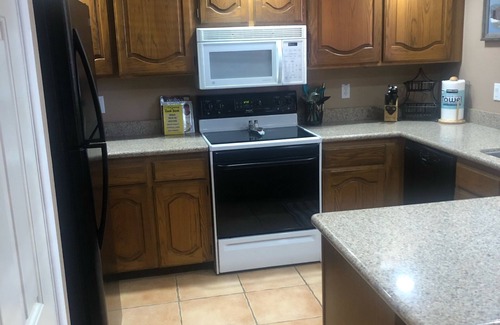 Paradise Valley Village Condominio | 1-bedroom shopping -walking paths- 5 pools-spas, golf course ,extended stay ok