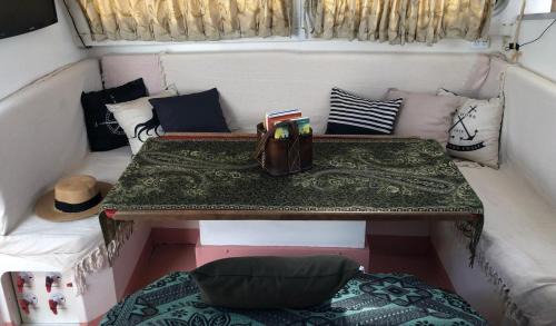 Mambucaba Alquiler De Eote | Aventura náutica em Paraty hospedagem flutuante na cidade Veleiro Maverick