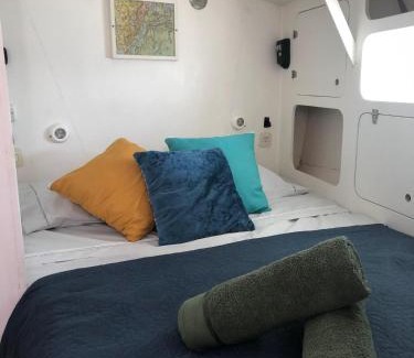 Mambucaba Alquiler De Eote | Aventura náutica em Paraty hospedagem flutuante na cidade Veleiro Maverick