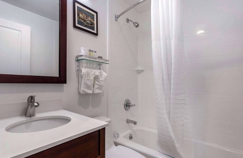 Queens Hotel | Avion Inn Near LGA Airport, Ascend Hotel Collection