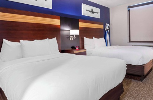 Queens Hotel | Avion Inn Near LGA Airport, Ascend Hotel Collection