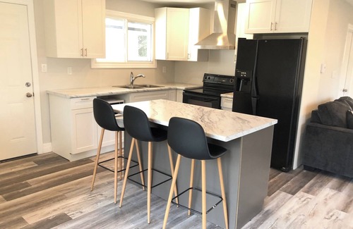 Port Franks Cabaña | Awesome 3 bedroom cottage located close to Lake Huron. Watch the sunset off deck