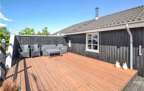 Ronde Casa | Awesome Home In Rønde With Kitchen