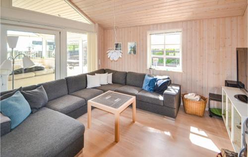 Ronde Casa | Awesome Home In Rønde With Kitchen