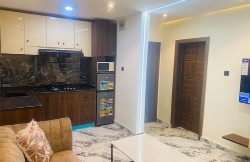 Benin City Apartamento | AZ KINGS HOTEL AND APARTMENT