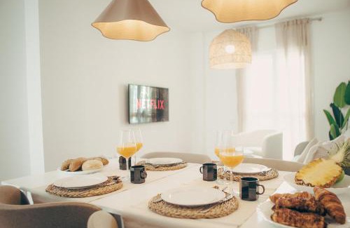 Centro de Conil de la Frontera Apartamento | Azure Beachside Apartment - 50M from the Beach