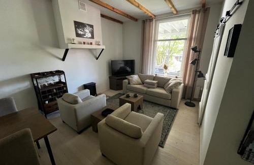 Municipality of Alblasserdam Cama Y Desayuno | B&B appartement Rebel and Moon in het centrum van Alblasserdam