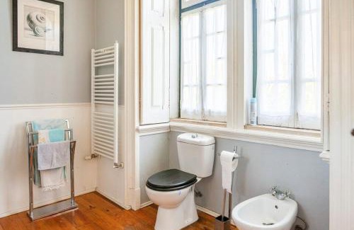 Ameal Casa | B&B Quarto Violeta com Chaminé