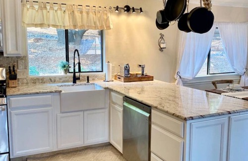 Cool Cabaña | B-B Ranch Cottage~Heart of Gold Country~*HOT TUB*