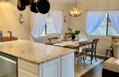 Cool Cabaña | B-B Ranch Cottage~Heart of Gold Country~*HOT TUB*