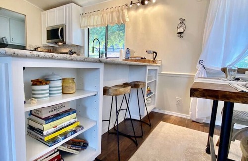 Cool Cabaña | B-B Ranch Cottage~Heart of Gold Country~*HOT TUB*