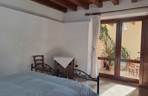 Nureci Cama Y Desayuno | B&B S'Omu Antiga