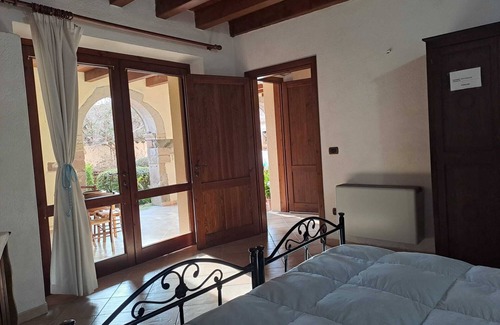 Nureci Cama Y Desayuno | B&B S'Omu Antiga