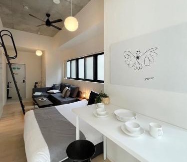 Hiroshima City Centre Apartamento | b hotel Nekoyard - Stylish Loft Studio Steps from Peace Park