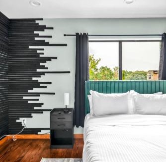 Neartown Apartamento | B Houston Resort Style Pool EV Charging