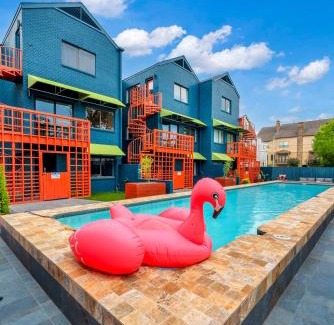 Neartown Apartamento | B Houston Resort Style Pool EV Charging