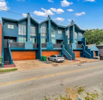 Neartown Apartamento | B Houston Resort Style Pool EV Charging