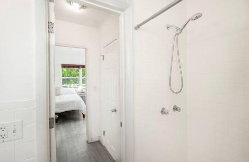 Edgewater Apartamento | B06 5 min from beach studio Midtown