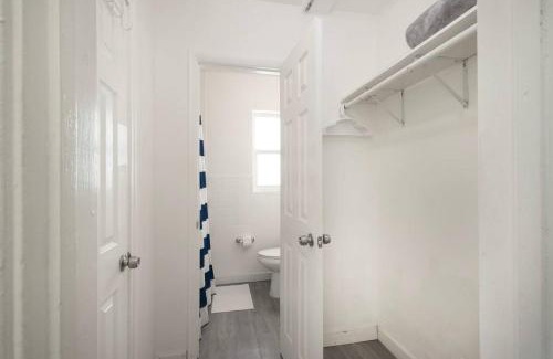 Edgewater Apartamento | B06 5 min from beach studio Midtown