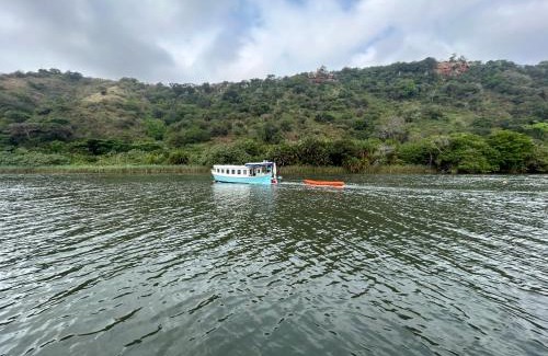 Mzamba Beach Alquiler De Eote | Baby Blue Houseboat